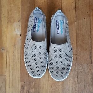 GUC, size 9, Skechers slip-ons